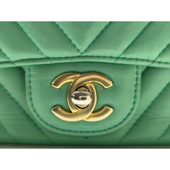 Pre-Owned Chanel Square Classic Chevron Single Flap Lambskin Mini Crossbody Bag - Picture 7 of 10